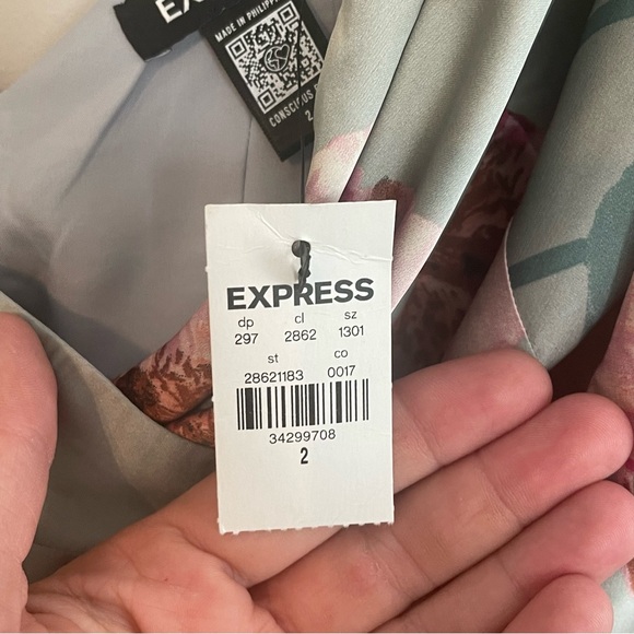 EXPRESS NWT Floral Satin Bow Back Crop Top - Sage Green Pink Size 2 - Picture 10 of 13